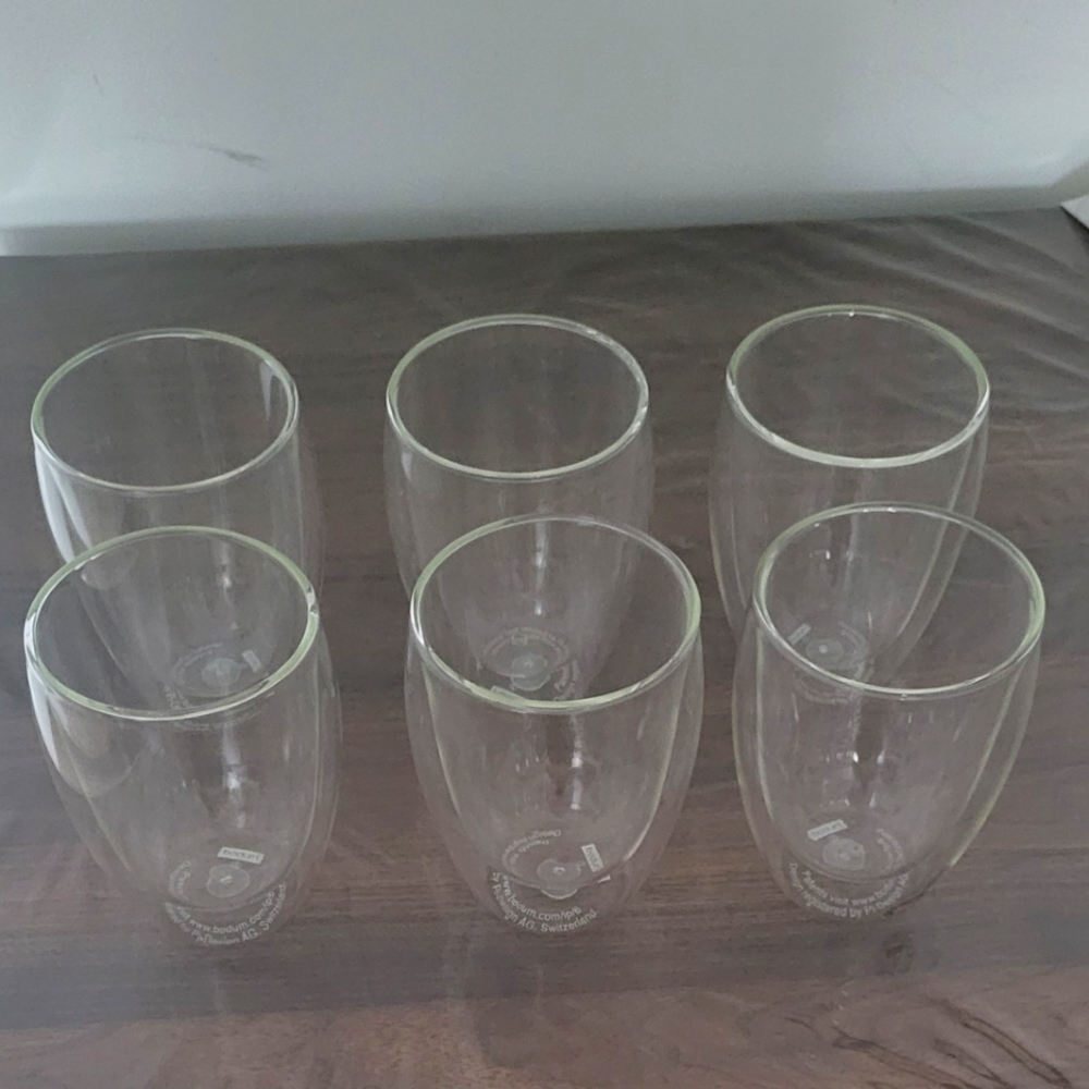 Set of 6 glassware cups